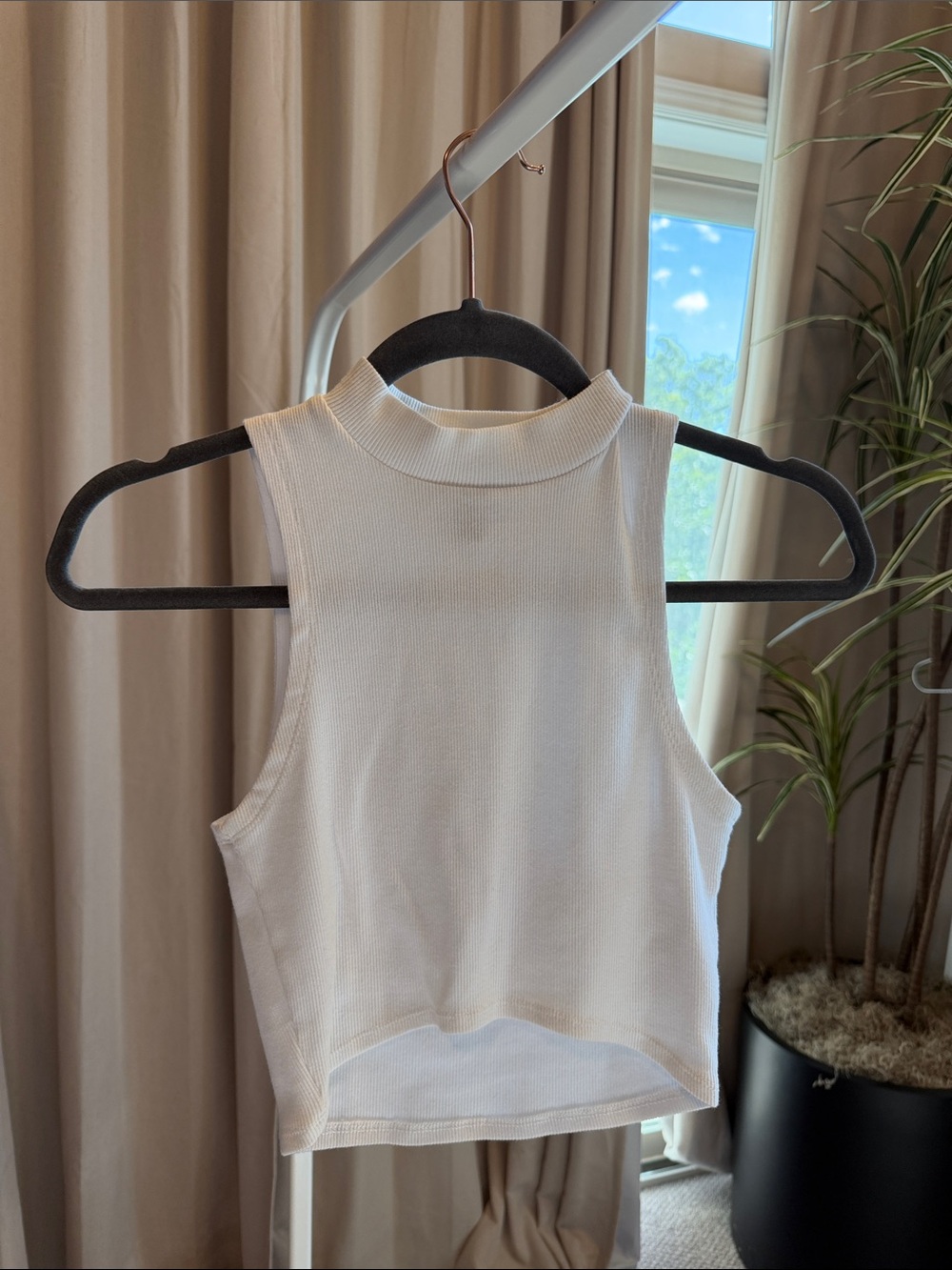 Forever 21 White Sleeveless Mock Neck Ribbed Crop Top